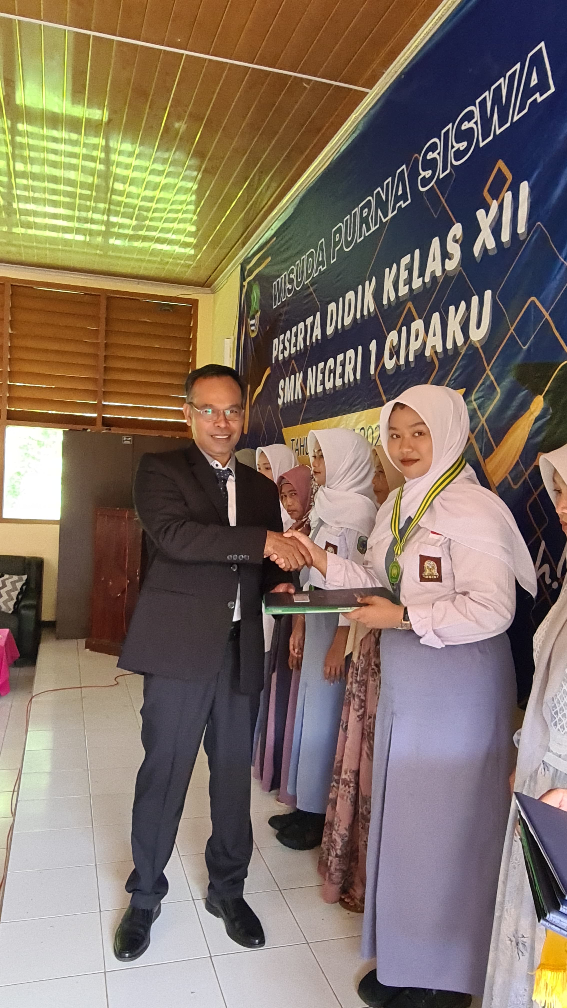 perpisahan-kelas-xii-smkn-1-cipaku-sederhana-khidmat-dan-penuh-makna